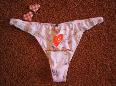 Duftiger String mit Blumenmuster