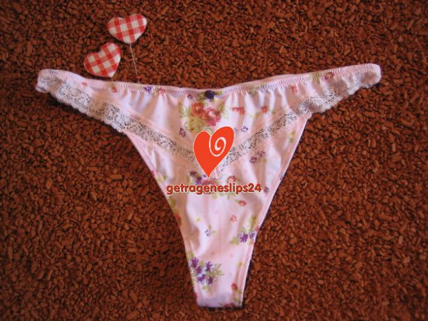 Duftiger String mit Blumenmuster